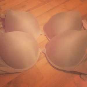 (2) Victoria Secret nude bras 😋