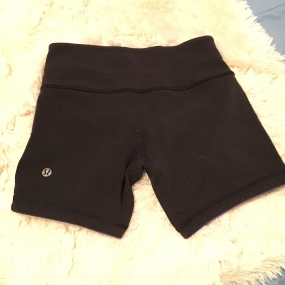 Lululemon shorts reversible black/purple