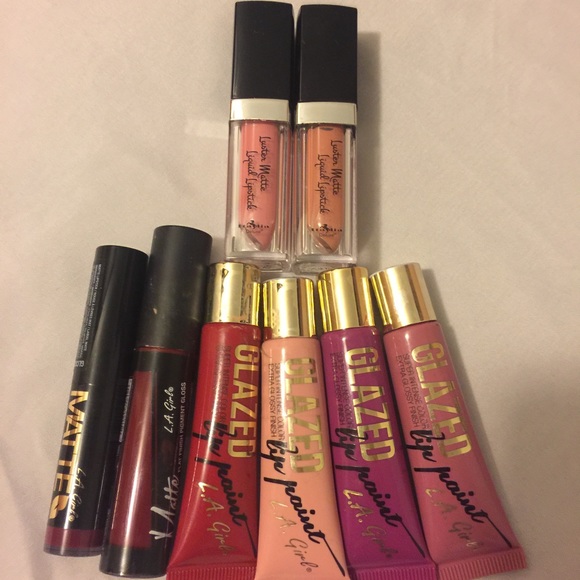 LA GIRL Lipstick and 2 random Lipstick