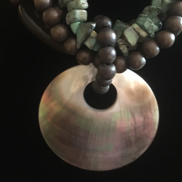 Beautiful Wood and stone medallion necklace - Picture 2 of 4
