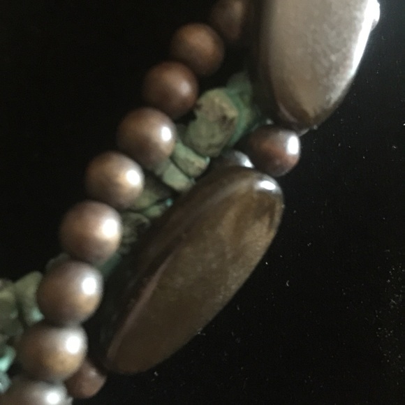 Beautiful Wood and stone medallion necklace - Picture 3 of 4