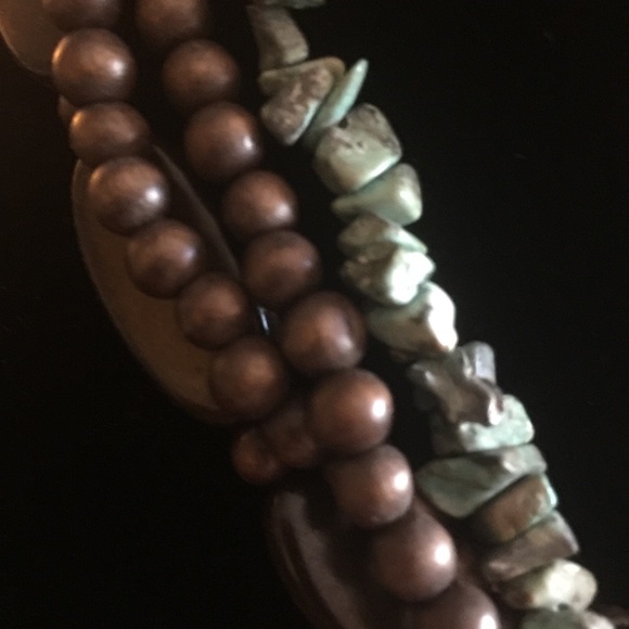 Beautiful Wood and stone medallion necklace - Picture 4 of 4