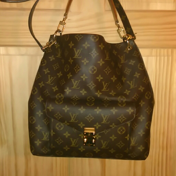 Authentic Louis Vuitton Metis handbag