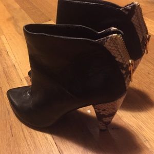 Dolce Vita Size 7 ankle boot
