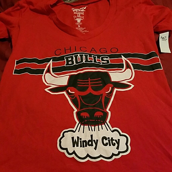 Two basketball shirts - Picture 2 of 3