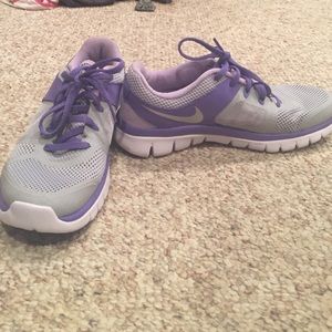 Worn once! Youth size 5!