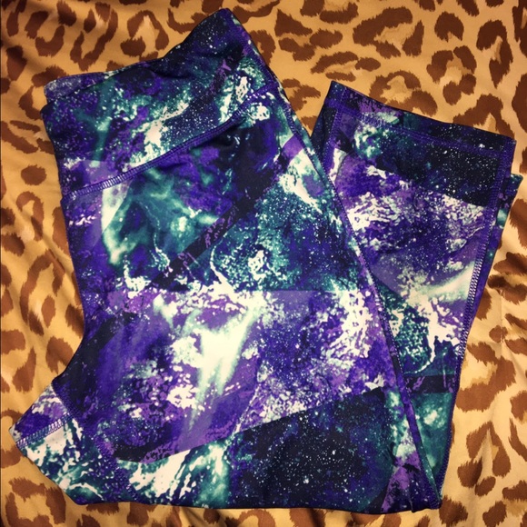 Galaxy printed crop workout leggings