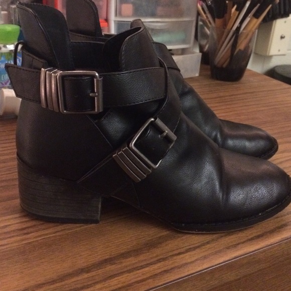 Black buckle boots