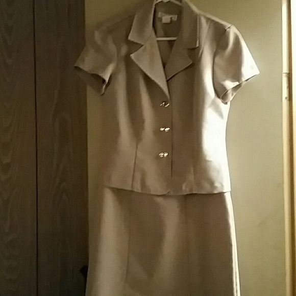 Size 8! Two pc. Dress suit
