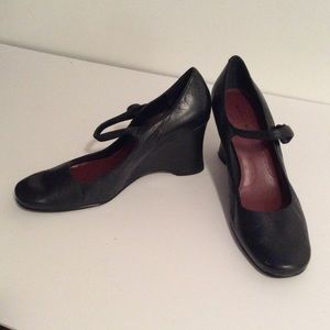 Bandolino black wedges