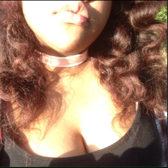 Baby pink satin choker - Picture 2 of 2