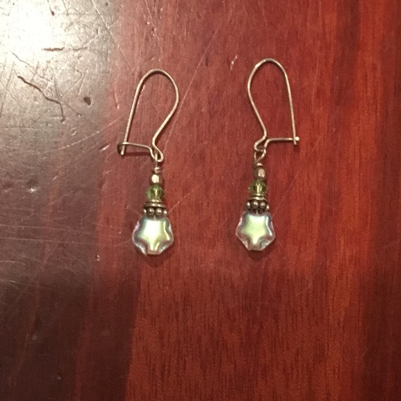 White star dangling earrings