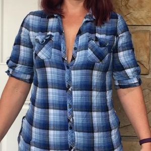 Size L blue and white flannel tab sleeve shirt