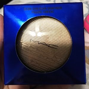 MAC Oh, Darling highlighter