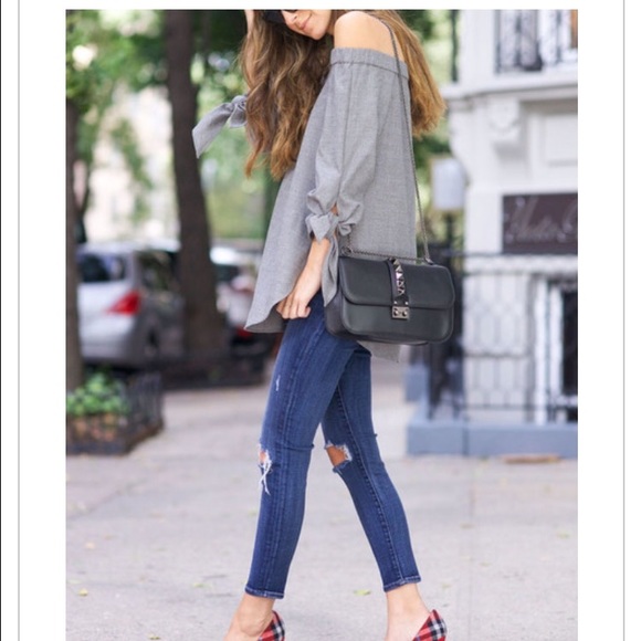 💥NEW IN STOCK 💥 incredible off the shoulder top - Picture 2 of 2