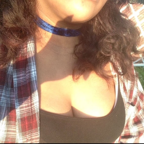 Royal Blue Velvet Choker - Picture 2 of 2