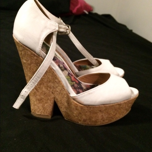 White peep-toe wedges