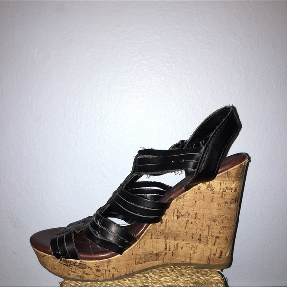 Black wedges