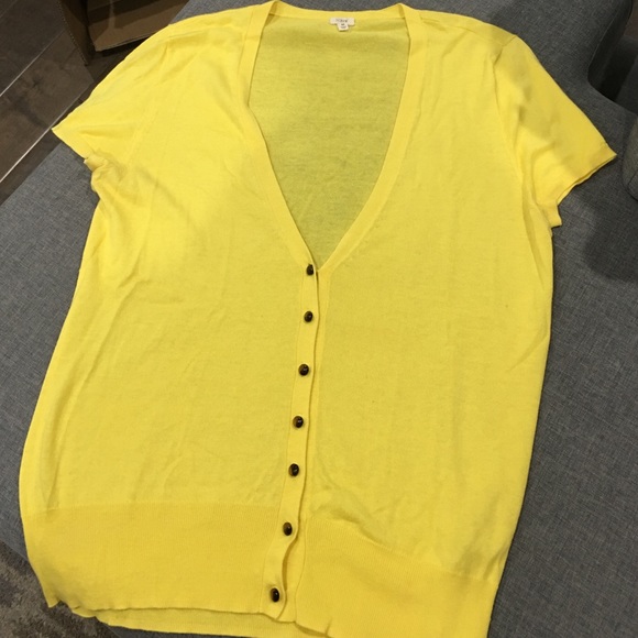 Yellow short sleeves cardigan