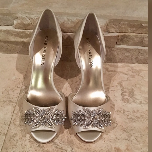Shoes - Stunning new ivory and rhinestone shoes!