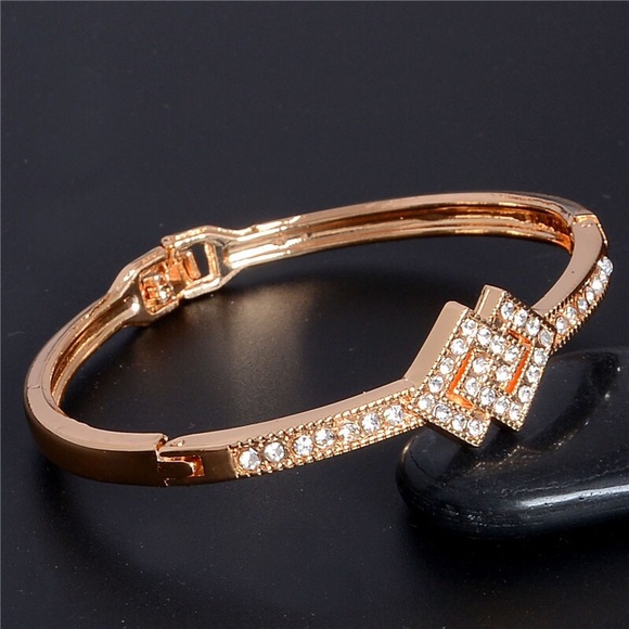 🆑 B2G1▪️ 18K YG PLATED CRYSTAL Bracelet - Picture 2 of 3