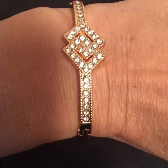 🆑 B2G1▪️ 18K YG PLATED CRYSTAL Bracelet - Picture 3 of 3