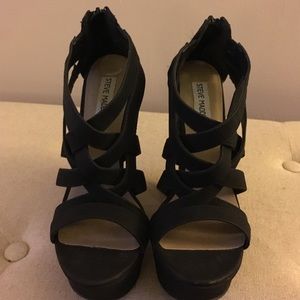 Steve Madden Black platform wedges