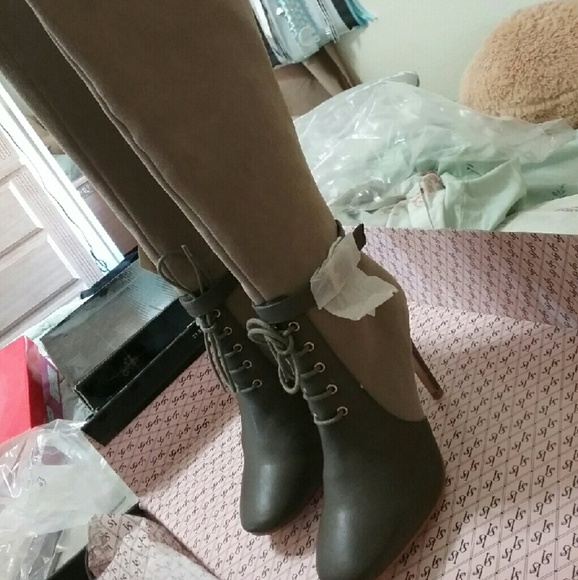 VS Knee High Boots - Picture 3 of 3