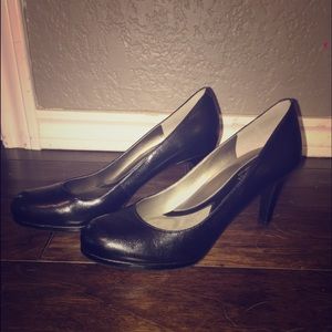 NEVER WORN black business heels