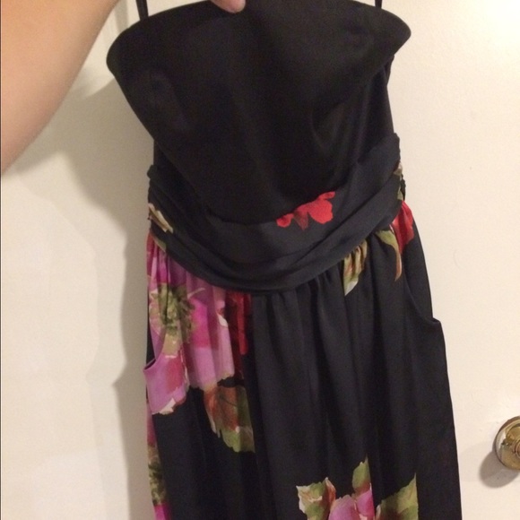 Strapless dress with pockets - Picture 1 of 2