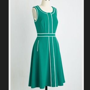 Roving Reporter Dress in Jade