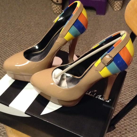 Stiletto pump - Picture 2 of 3