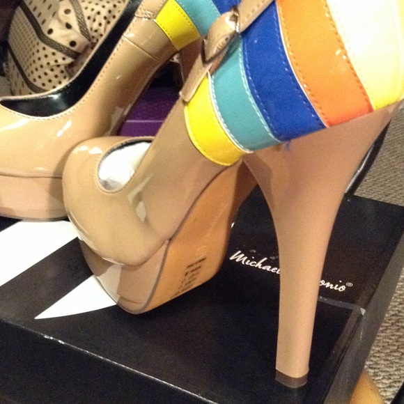 Stiletto pump - Picture 3 of 3