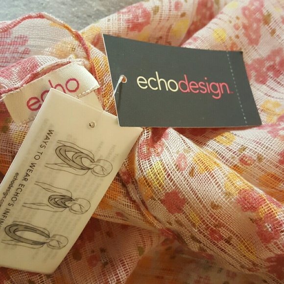 Floral infinity scarf - Picture 4 of 4