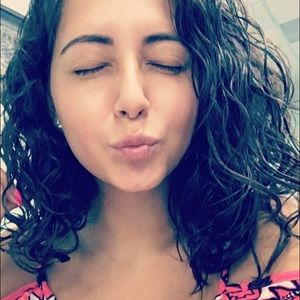 Meet your Posher, Carolina