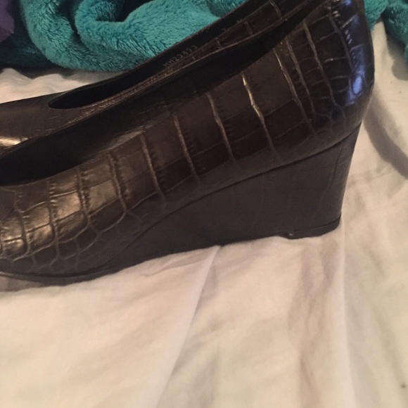 Stuart Weitzman - Picture 2 of 4
