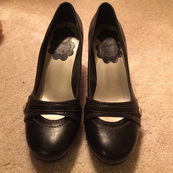 Super cute black heels