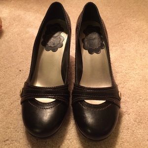 Super cute black heels