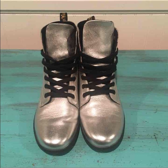 Dr. Martens Shoes - Dr. Martens Airwair