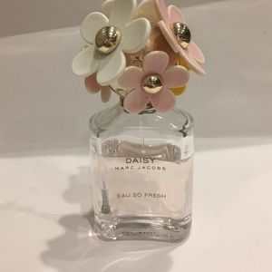 DAISY Marc jacobs Eau so fresh 2.5 oz