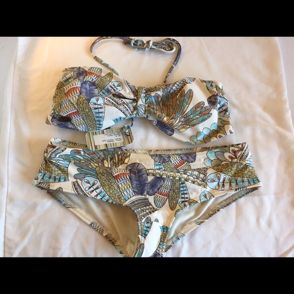 Brand New Strapless Quiksilver Bikini- Size Medium
