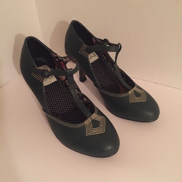 Vintage looking heels