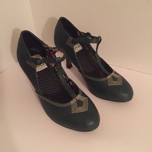 Vintage looking heels