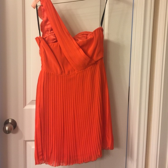 Orange one shoulder BeBe dress sz small - Picture 3 of 6