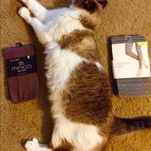 Traded🍁🌵🍍Bundle of two pair of tights /leggings