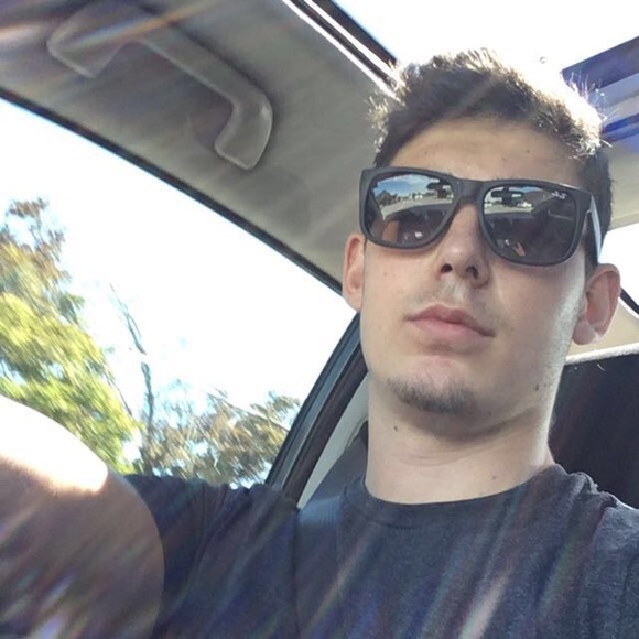 Meet your Posher, Jonluc