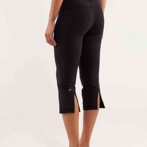 Lululemon 'Gather and Crow Crop' pants