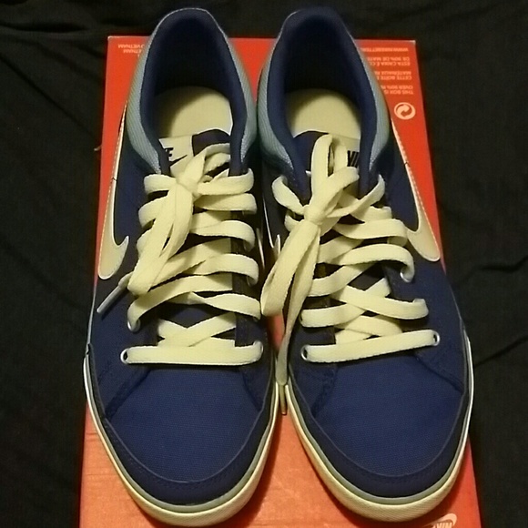 Nike tennis.... worn once.