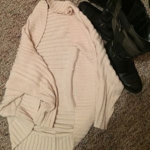 Daisy Fuentes knit shrug❄️💕✨