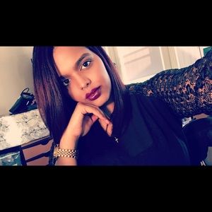 Meet your Posher, Charina